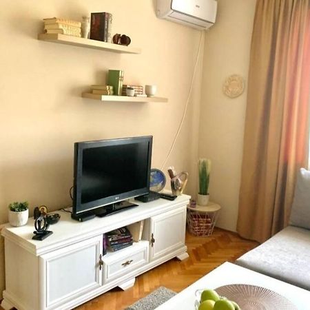 Cute, Spacious Apt In The Heart Of The Old Town 포드고리차 외부 사진