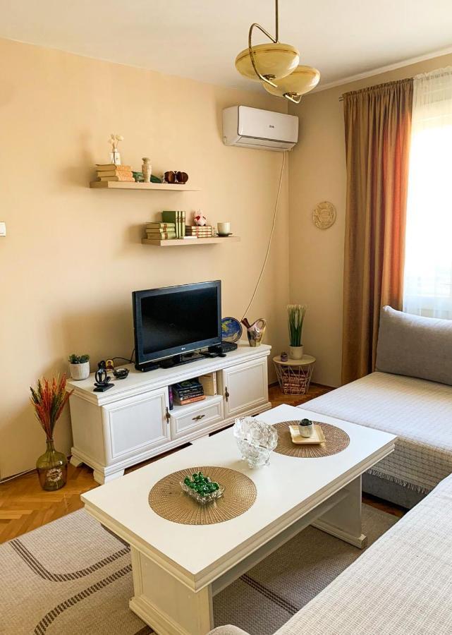 Cute, Spacious Apt In The Heart Of The Old Town 포드고리차 외부 사진
